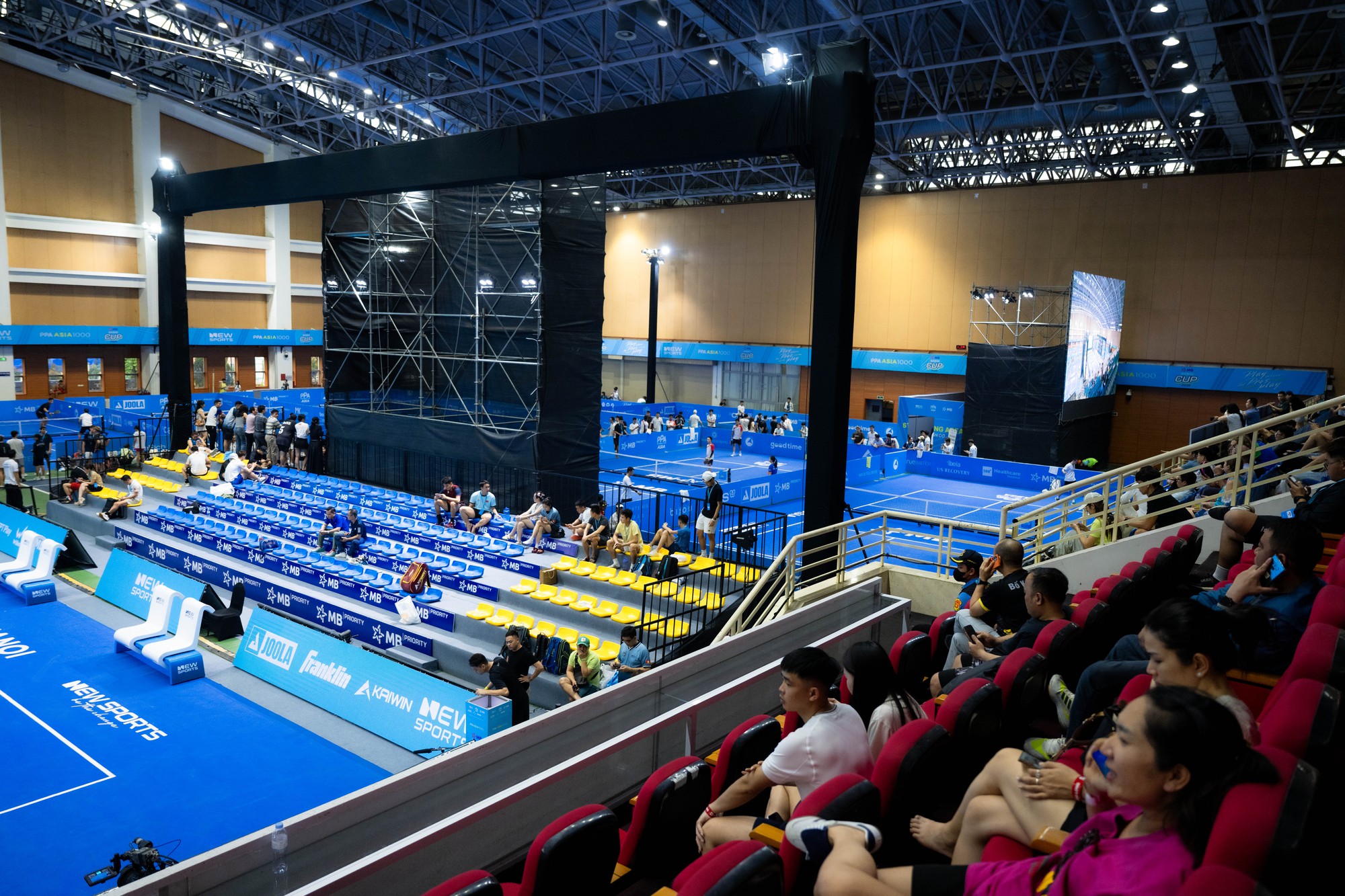 Ngày đầu PPA Asia 1000 - MB Hanoi Cup: Khán đài vắng vẻ nhưng dưới sân 