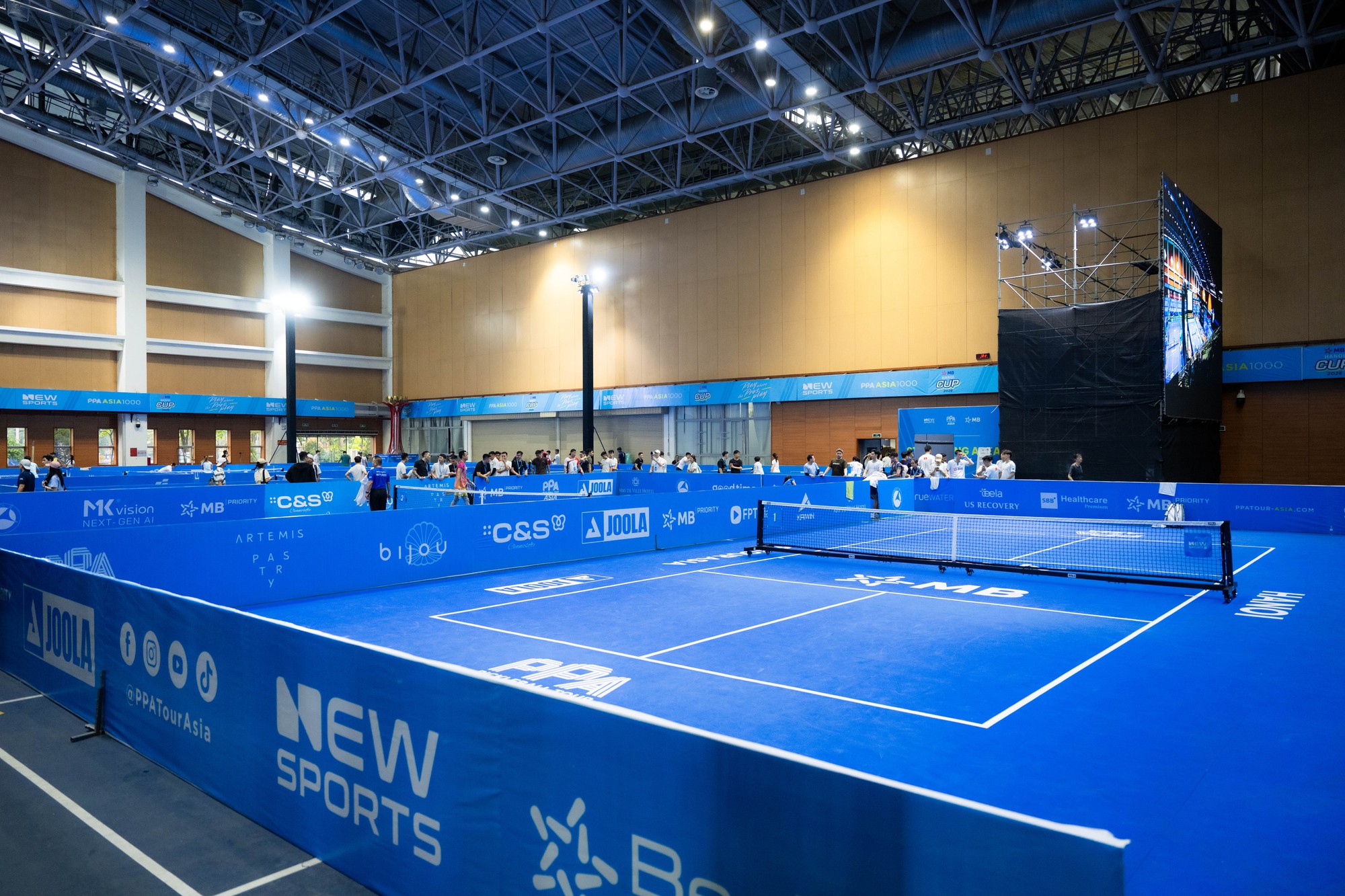 Ngày đầu PPA Asia 1000 - MB Hanoi Cup: Khán đài vắng vẻ nhưng dưới sân 