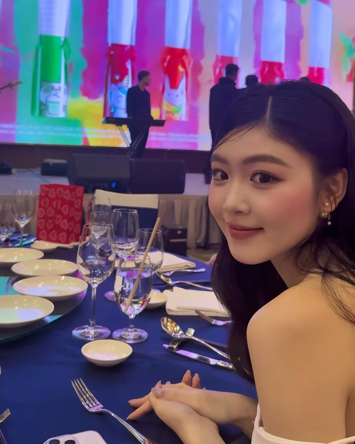 Cách Lọ Lem đối diện với tin đồn hẹn hò thiếu gia- Ảnh 1.