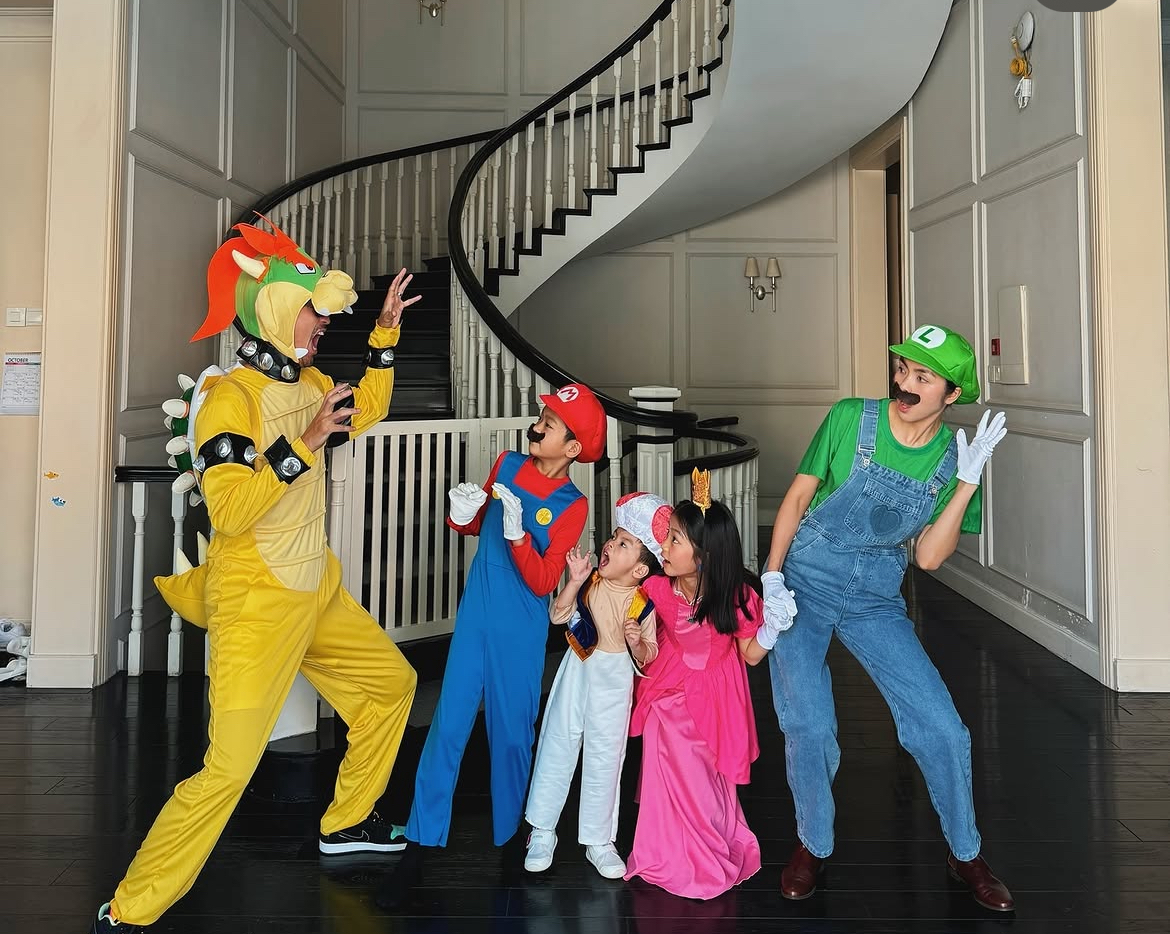 Nhóc tỳ Vbiz lần đầu lộ rõ mặt: Mẹ là ngôi sao hạng A, ông nội là tỷ phú- Ảnh 9.