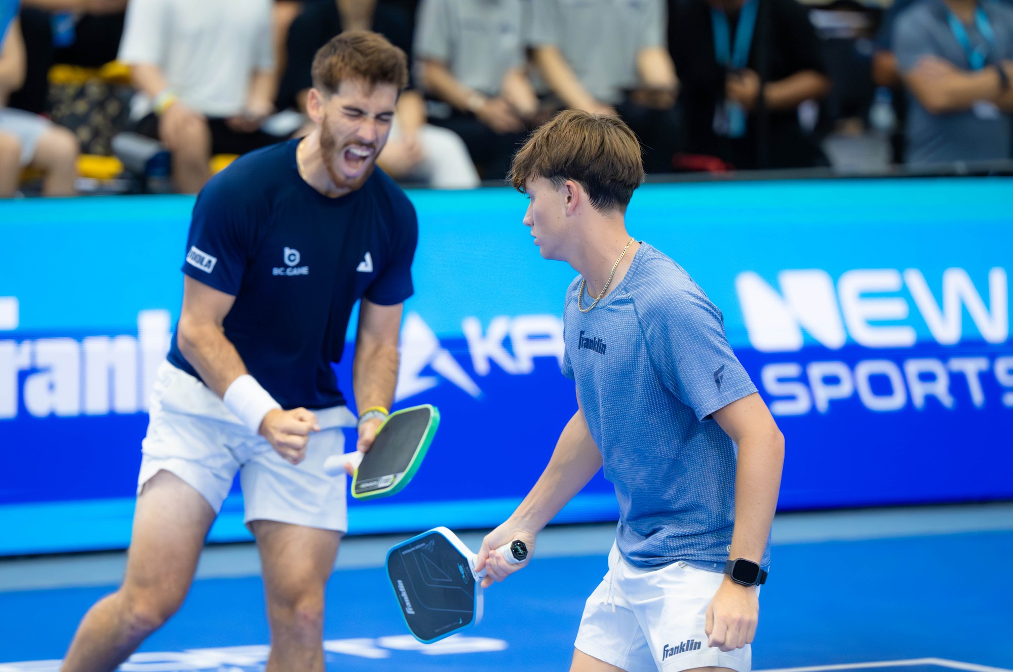 Dở khóc dở cười: Hayden Patriquin mất vợt vì mải mê ăn mừng chiến thắng kịch tính ở PPA Asia 1000- Ảnh 8.