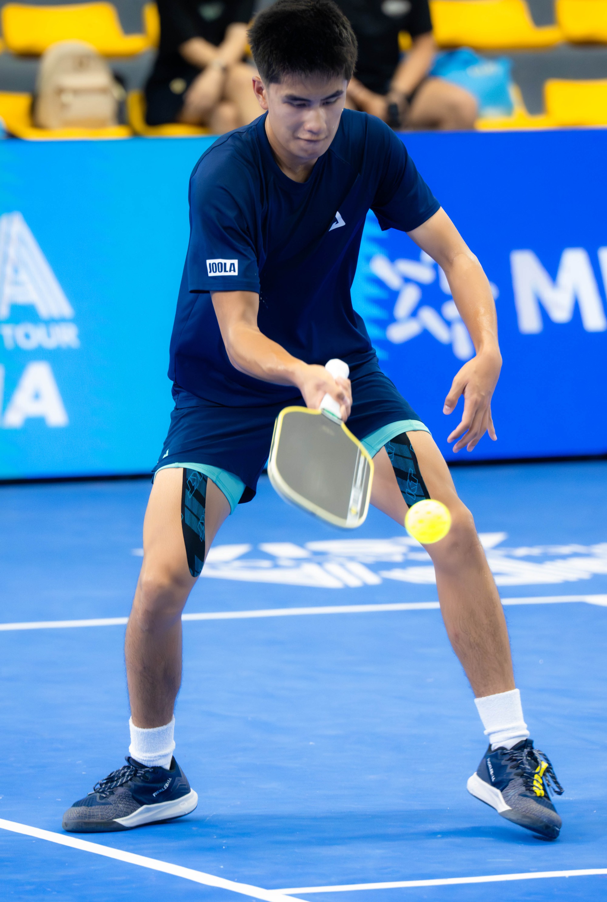 Cận cảnh nàng thơ Alix Trương hoá CĐV cuồng nhiệt cổ vũ nhưng em trai Jonathan lỡ hẹn HCĐ PPA Hanoi- Ảnh 8. Cận cảnh nàng thơ Alix Trương hoá CĐV cuồng nhiệt cổ vũ nhưng em trai Jonathan lỡ hẹn HCĐ PPA Hanoi- Ảnh 8.