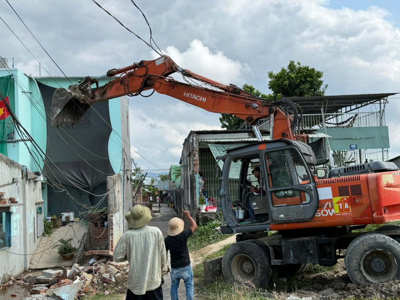 Cưỡng chế 9 trường hợp cuối, bàn giao mặt bằng dự án đường trục chính Vũng Tàu - Ảnh 1.