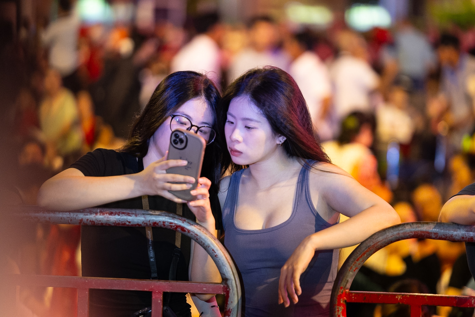 Rực rỡ pháo hoa trên bầu trời TP.HCM đêm 30/4 - Ảnh 8.