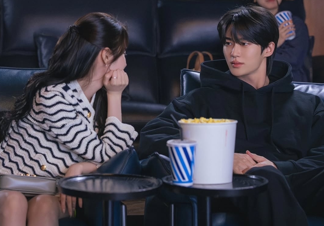 Tiểu thư tài phiệt đẹp nhất Hàn Quốc hiện tại: Người đẹp mặc gì cũng sang, 18 năm trẻ mãi không già- Ảnh 17.