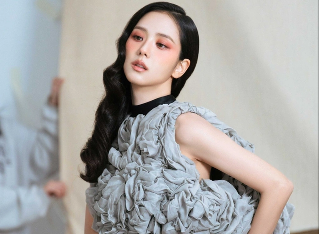 Jisoo (BLACKPINK) chính thức lên tiếng về bê bối quấy rối phụ nữ của anh trai- Ảnh 1.