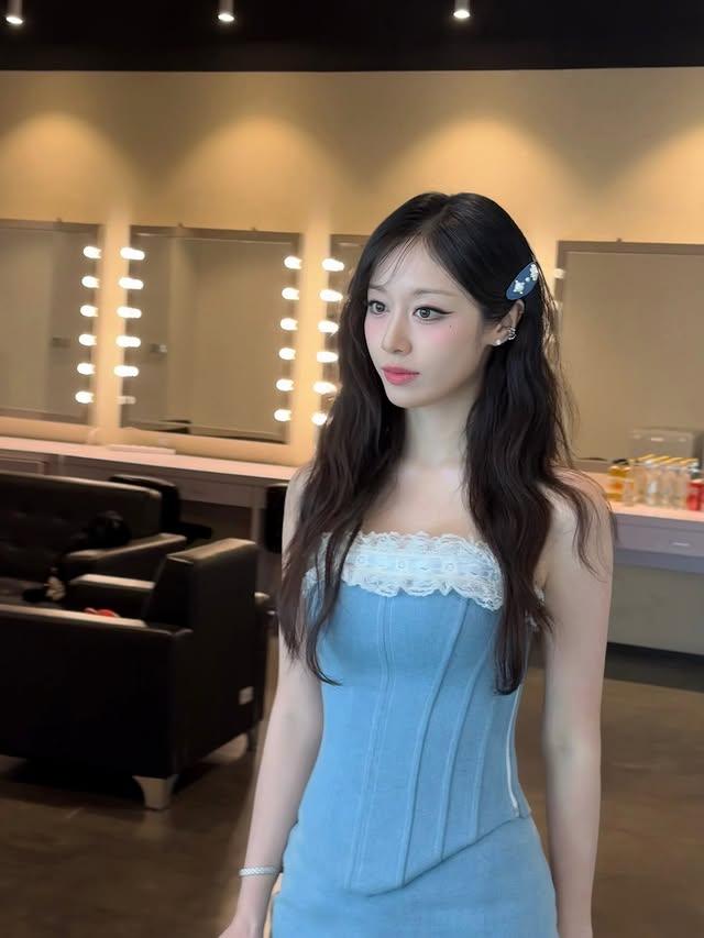 Mỹ nhân đình đám showbiz lộ diện với visual không tin nổi hậu drama chồng cầu thủ đi bar với gái lạ- Ảnh 6.