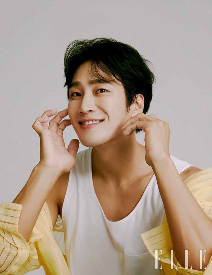 Kim Soo Hyun được tình cũ Jisoo (BLACKPINK) tình tứ dìu đỡ tại sự kiện Canneseries, tạo nên cảnh phim ngôn tình giữa đời thật- Ảnh 5.