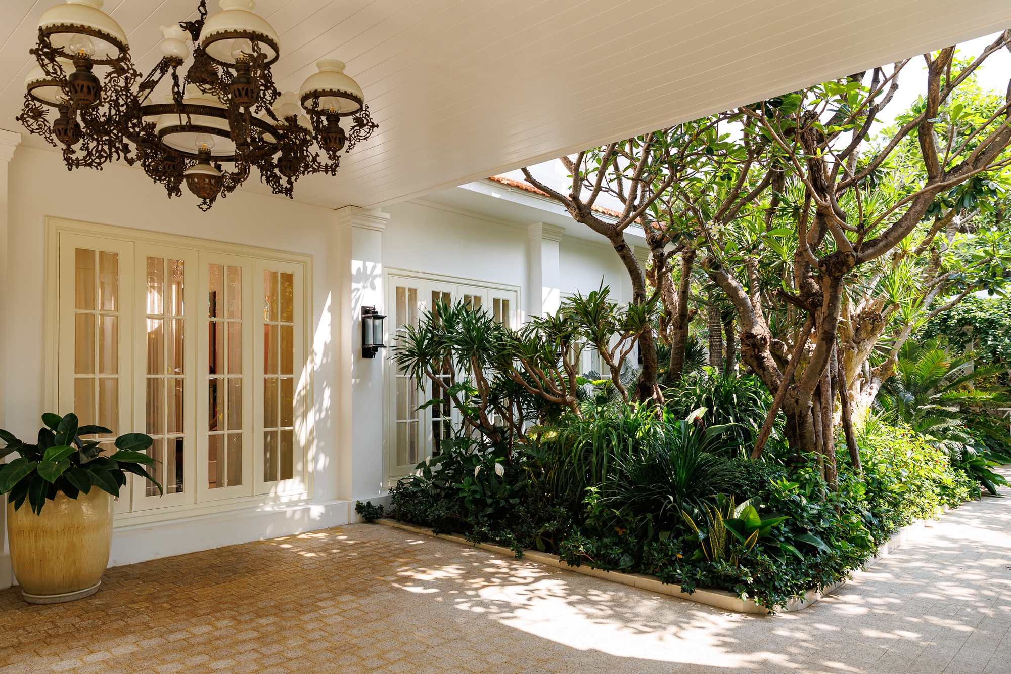 Nhà thiết kế Đỗ Mạnh Cường: "Nếu không giàu, tôi không dám nhận 10 con nuôi"- Ảnh 3.