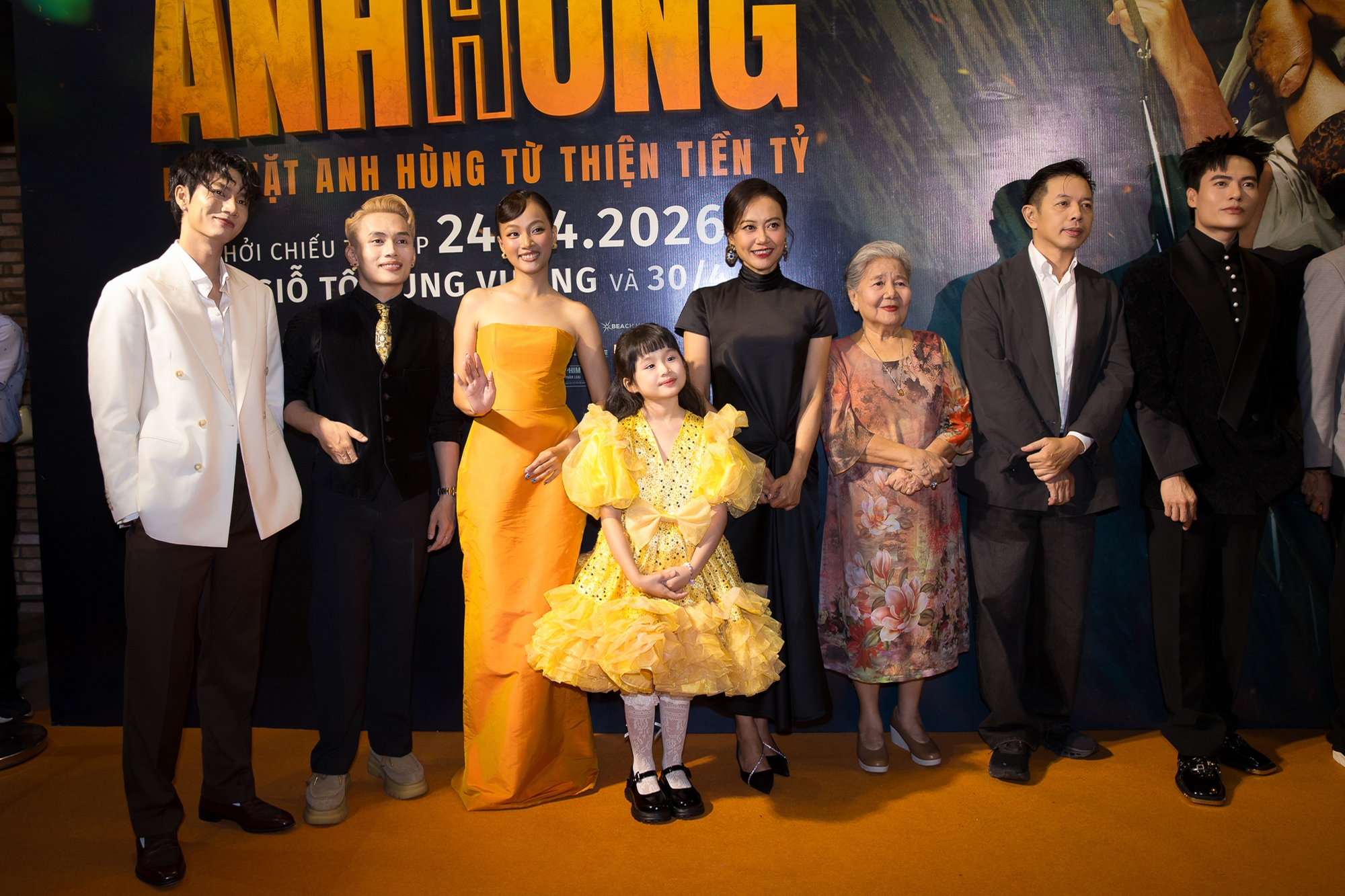 Thảm đỏ HOT nhất hôm nay: Phương Anh Đào - Nhã Phương đọ visual khét lẹt, Chi Pu vừa xuất hiện đã gây náo loạn- Ảnh 1.