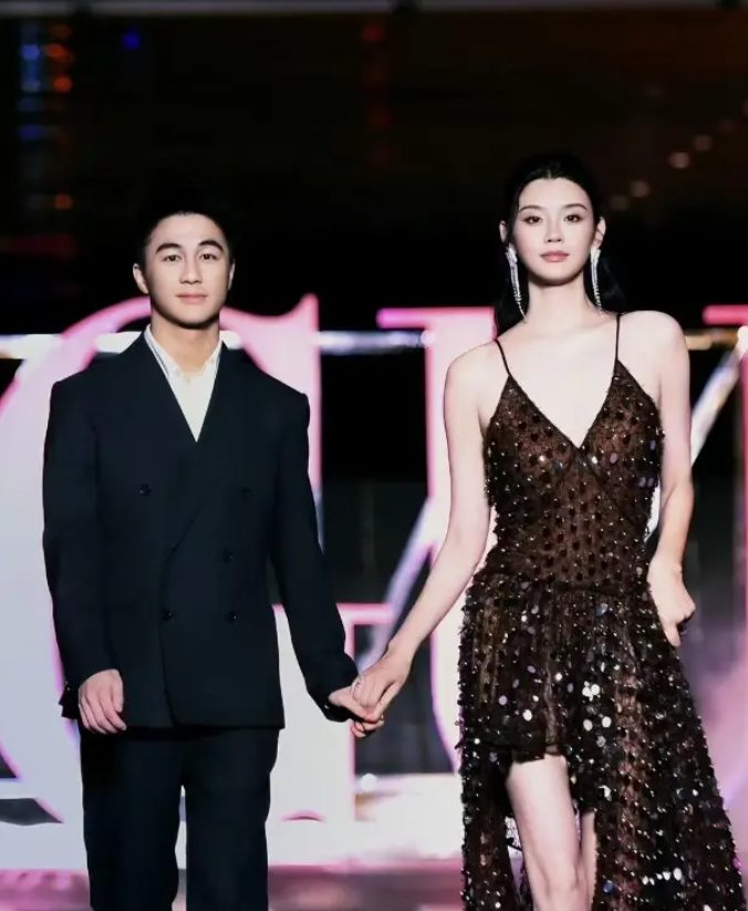 Sóng gió hôn nhân của thiên thần nội y Hề Mộng Dao và cậu ấm gia tộc 