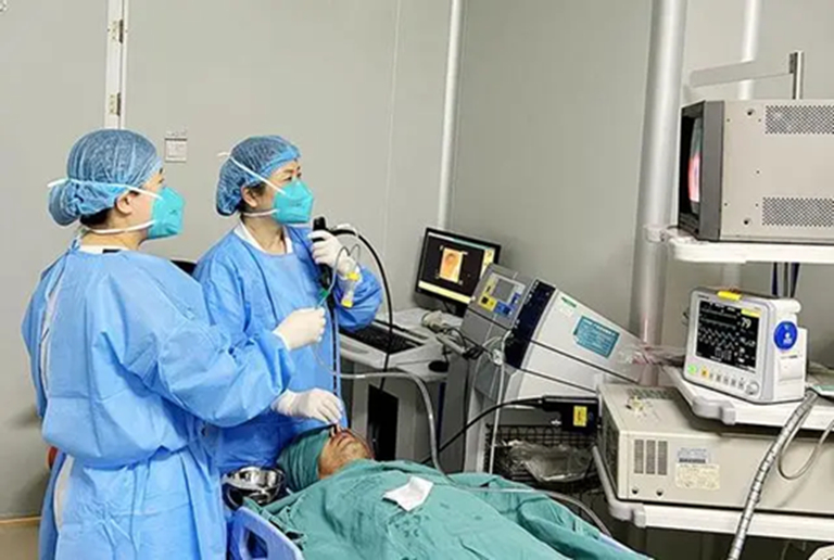 Người đàn ông 57 tuổi mắc ung thư giai đoạn cuối dù không hút thuốc, uống rượu, nguyên nhân từ 1 thói quen ăn uống nhiều người thích- Ảnh 1.