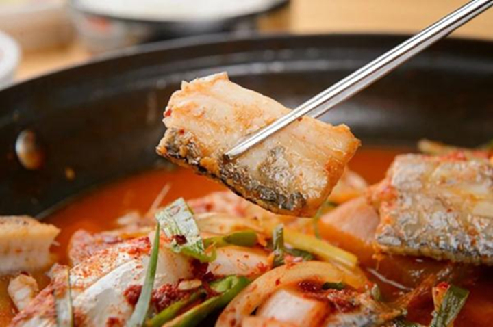 Loại cá giá rẻ, ít cholesterol, giàu đạm, dễ ăn cho cả người già lẫn trẻ nhỏ, đi chợ dễ tìm mà người Việt lại ít ăn- Ảnh 2.