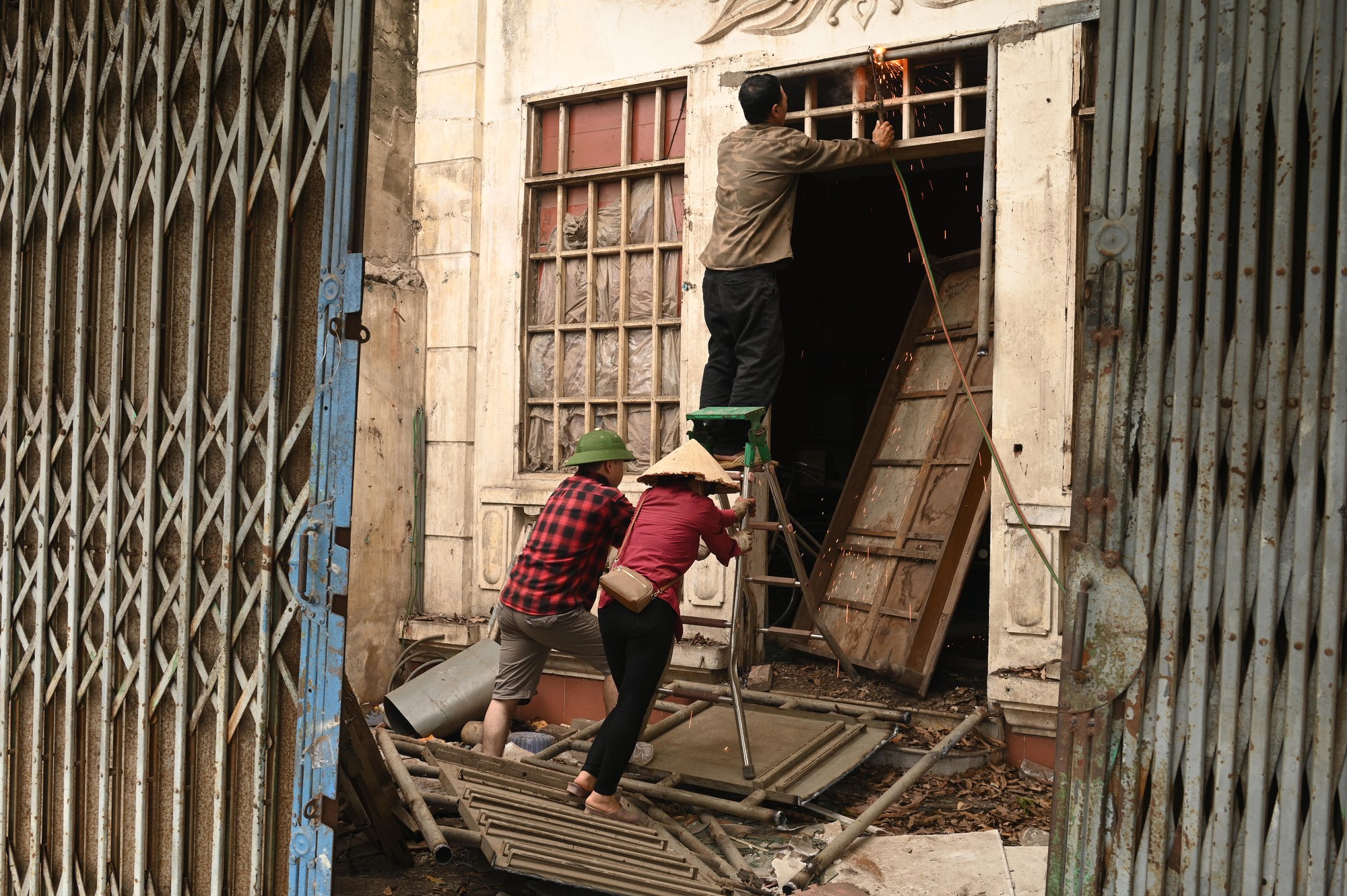 Toàn cảnh đường Tam Trinh ở Hà Nội những ngày “chạy nước rút”: Dân hối hả di dời, máy móc rầm rộ thi công- Ảnh 6.