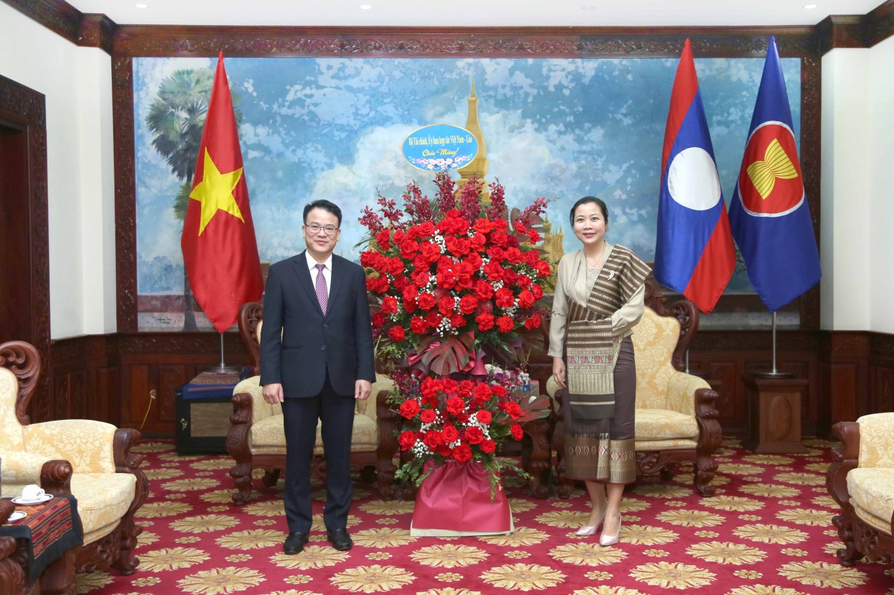 Thứ trưởng Bộ Tài chính Trần Quốc Phương chúc Tết cổ truyền Bunpimay Lào năm Phật lịch 2569 Thứ trưởng Bộ Tài chính Trần Quốc Phương chúc Tết cổ truyền Bunpimay Lào năm Phật lịch 2569