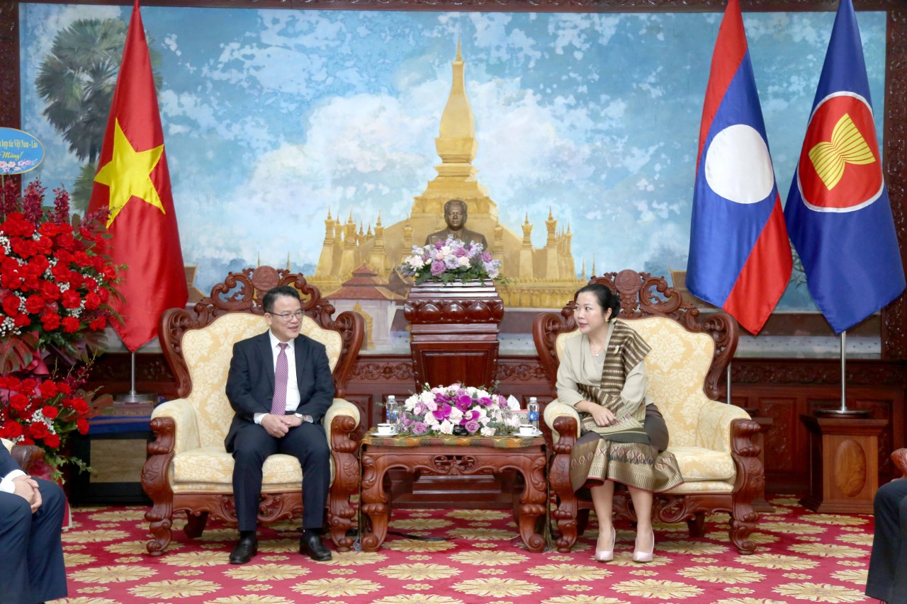 Thứ trưởng Bộ Tài chính Trần Quốc Phương chúc Tết cổ truyền Bunpimay Lào năm Phật lịch 2569 Thứ trưởng Bộ Tài chính Trần Quốc Phương chúc Tết cổ truyền Bunpimay Lào năm Phật lịch 2569