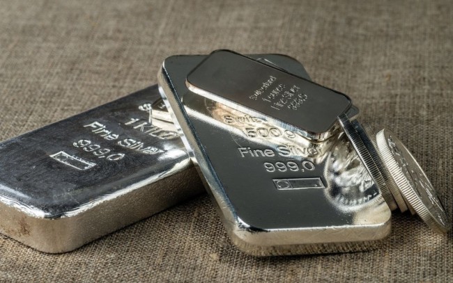 Ngày 21/4: Giá bạc trong nước tiếp đà giảm mạnh