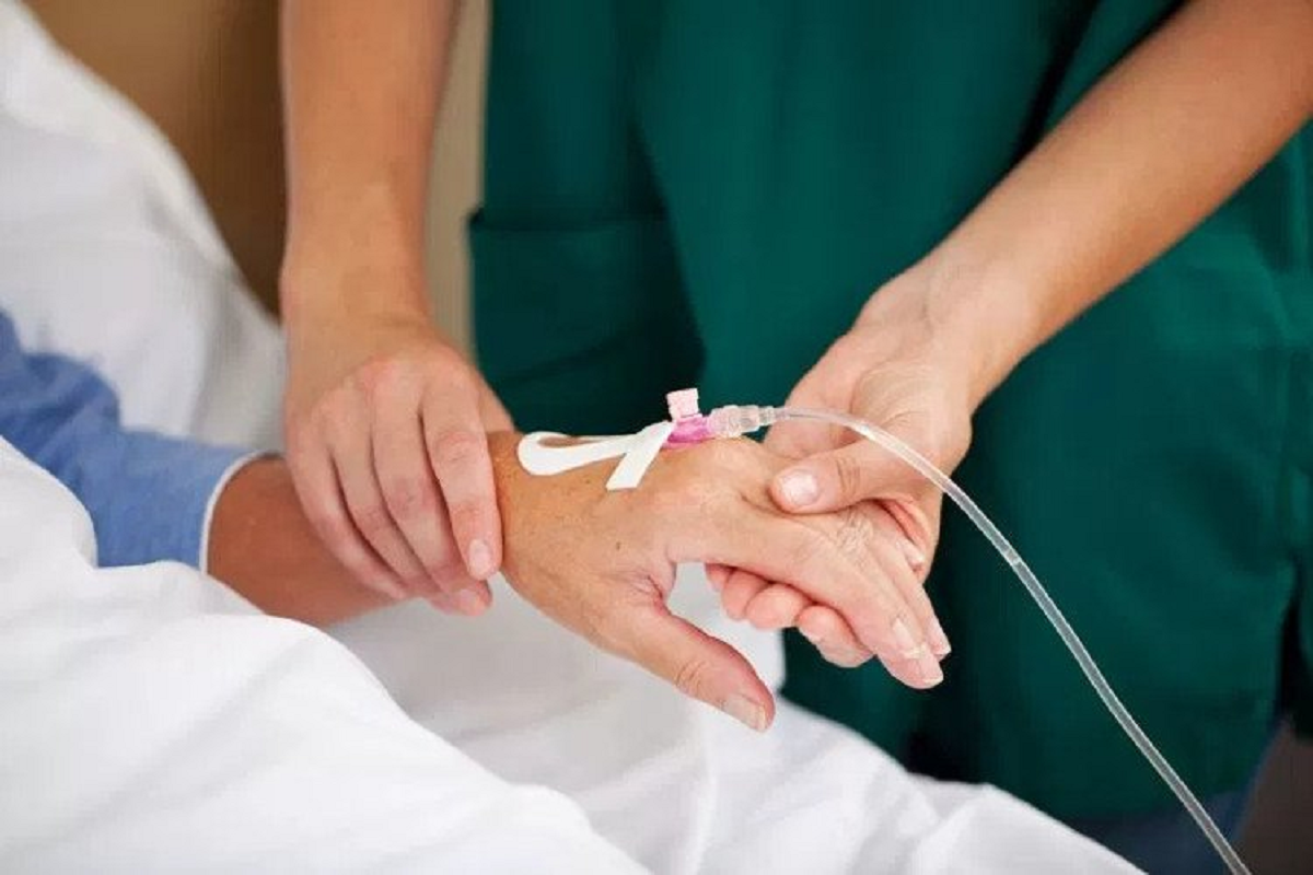 Người phụ nữ 42 tuổi đang khỏe mạnh bỗng tử vong, chồng nghẹn ngào nói "chỉ thấy cô ấy hơi mệt" - Ảnh 1.