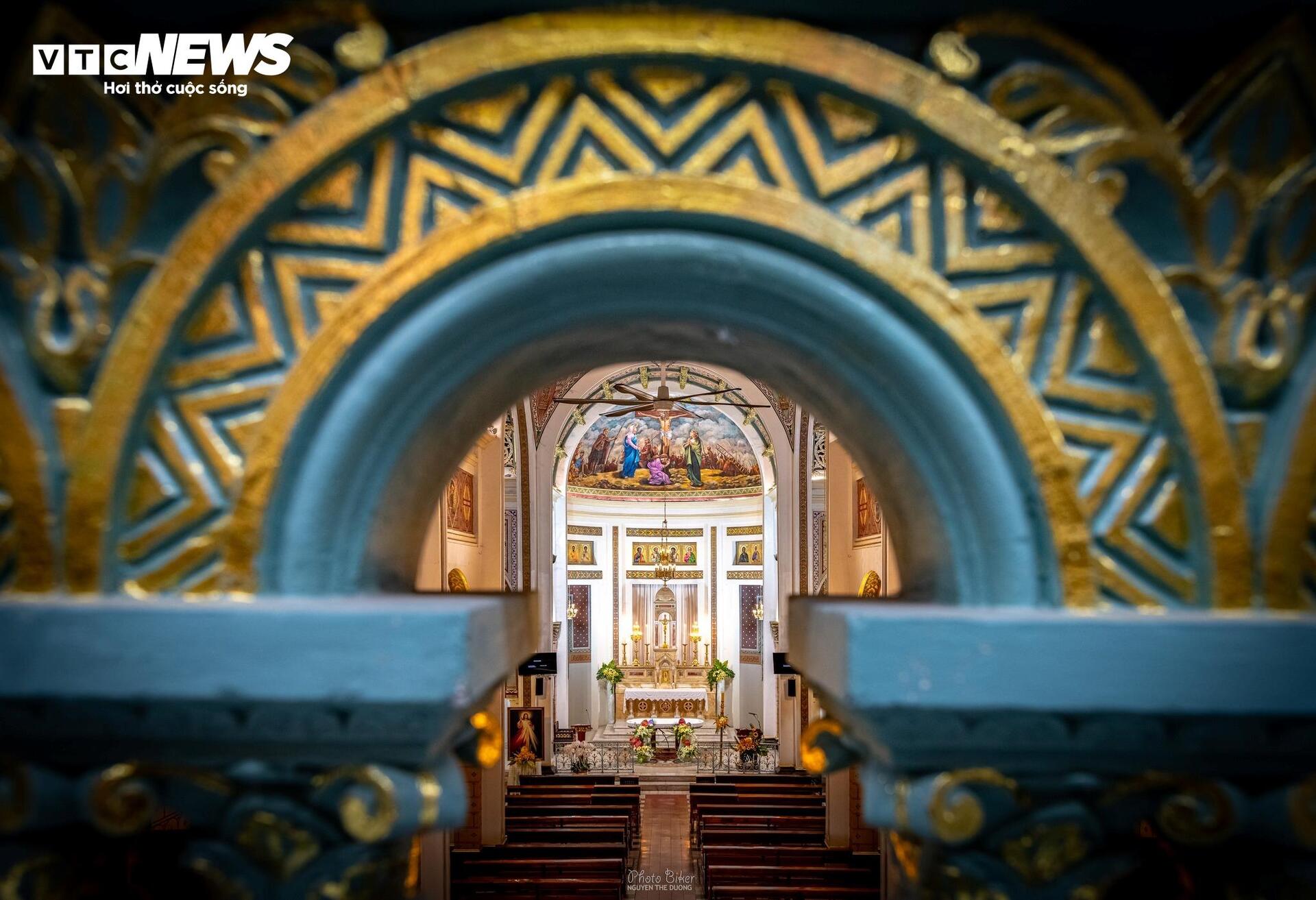 Chiêm ngưỡng thánh đường hơn 100 năm tuổi với kiến trúc độc đáo ở TP.HCM- Ảnh 2.