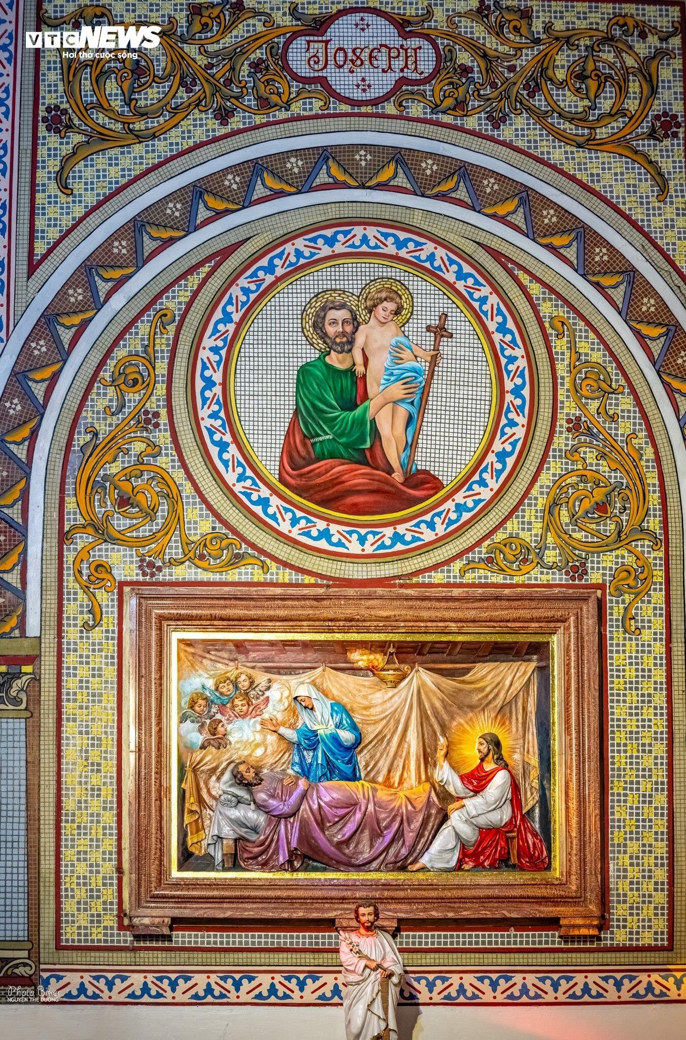 Chiêm ngưỡng thánh đường hơn 100 năm tuổi với kiến trúc độc đáo ở TP.HCM- Ảnh 6.