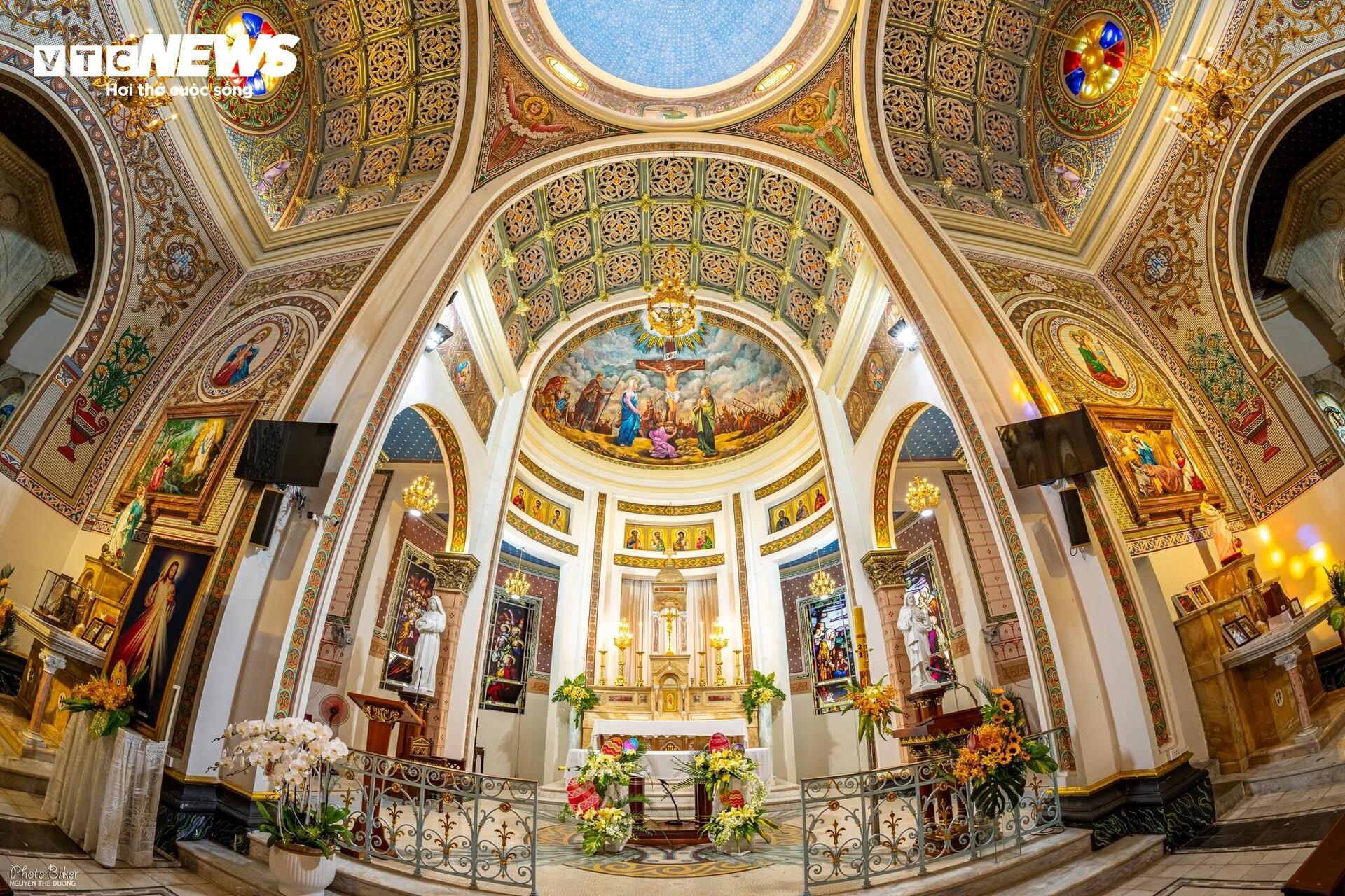 Chiêm ngưỡng thánh đường hơn 100 năm tuổi với kiến trúc độc đáo ở TP.HCM- Ảnh 3.