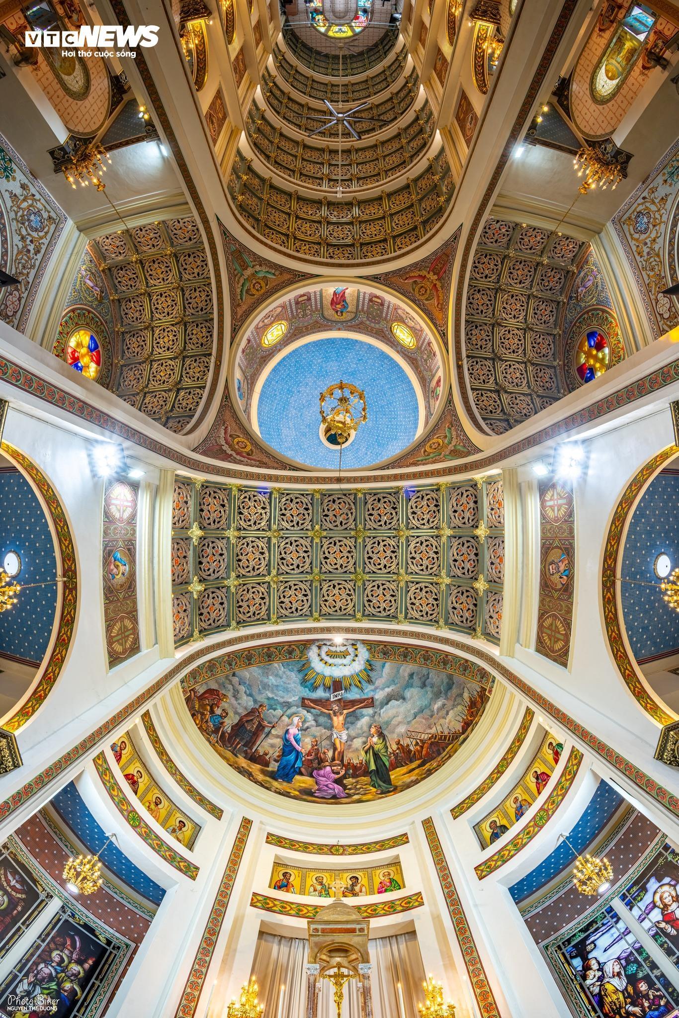 Chiêm ngưỡng thánh đường hơn 100 năm tuổi với kiến trúc độc đáo ở TP.HCM- Ảnh 10.