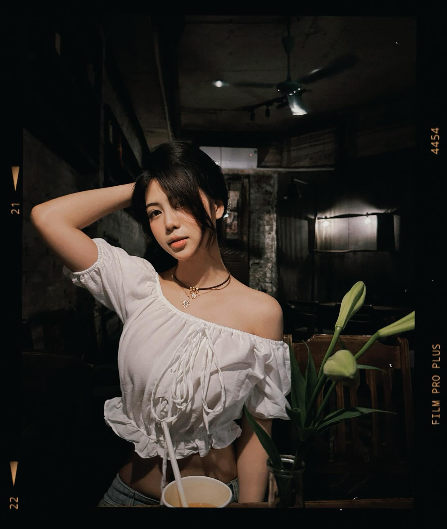 Lộ diện nhan sắc của cô gái cả mạng xã hội tìm kiếm - Ảnh 9.