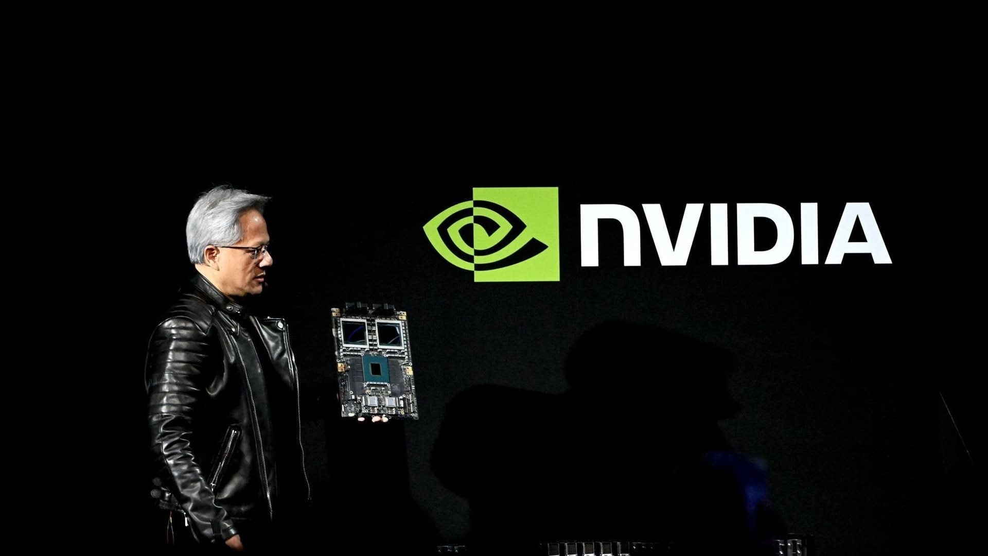 NVIDIA và cú nổ 1.000 tỷ USD: Jensen Huang tuyên bố 