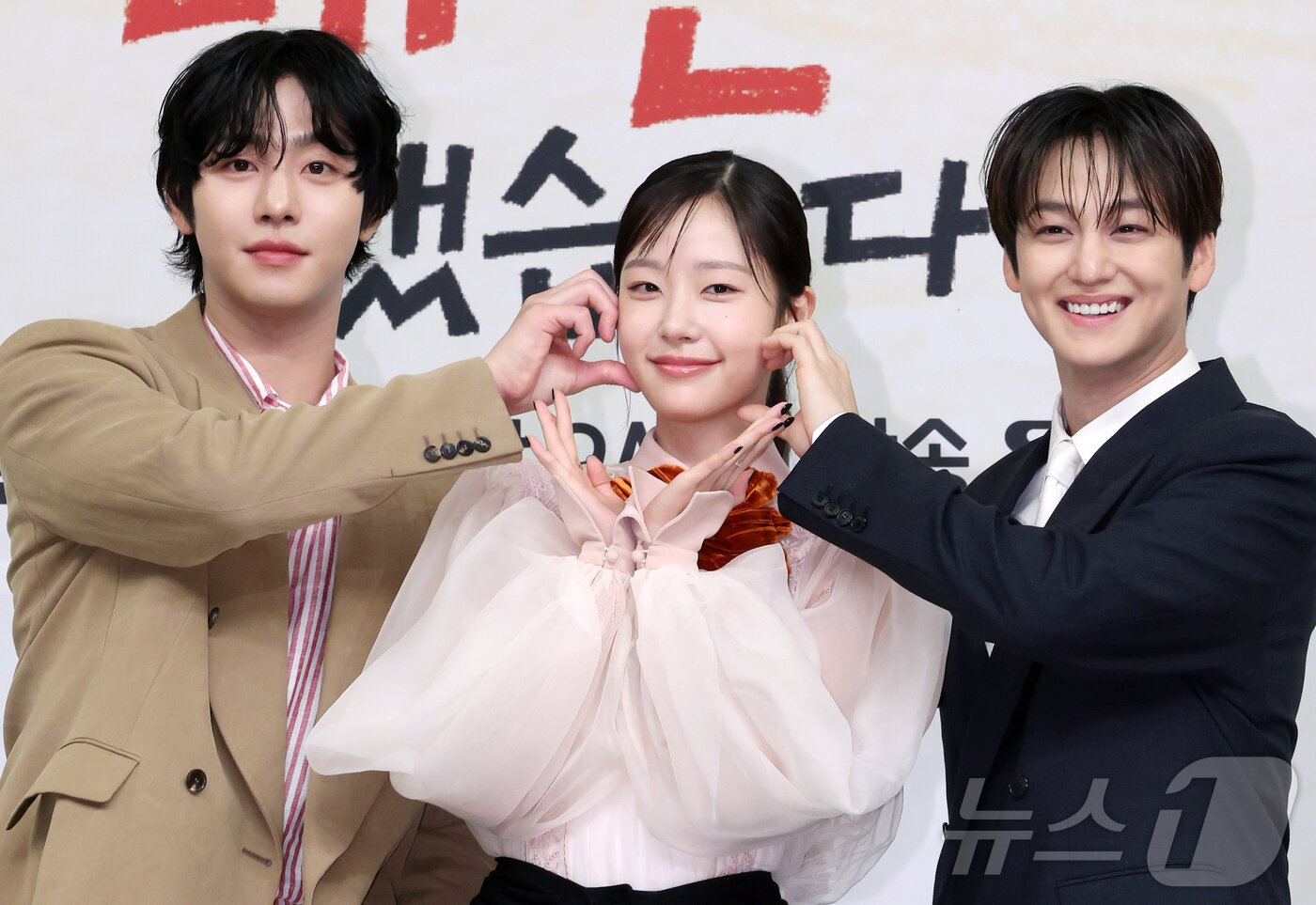 Kim Bum là "ma cà rồng" hay sao mà trẻ mãi không già thế này?- Ảnh 5.