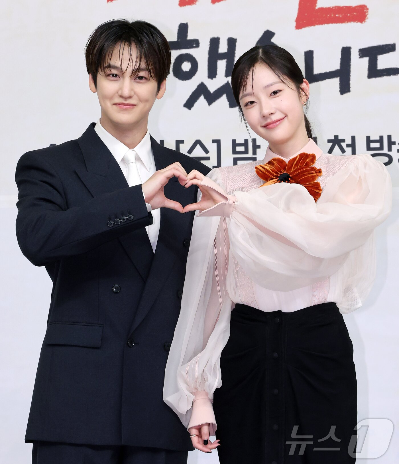 Kim Bum là "ma cà rồng" hay sao mà trẻ mãi không già thế này?- Ảnh 10.