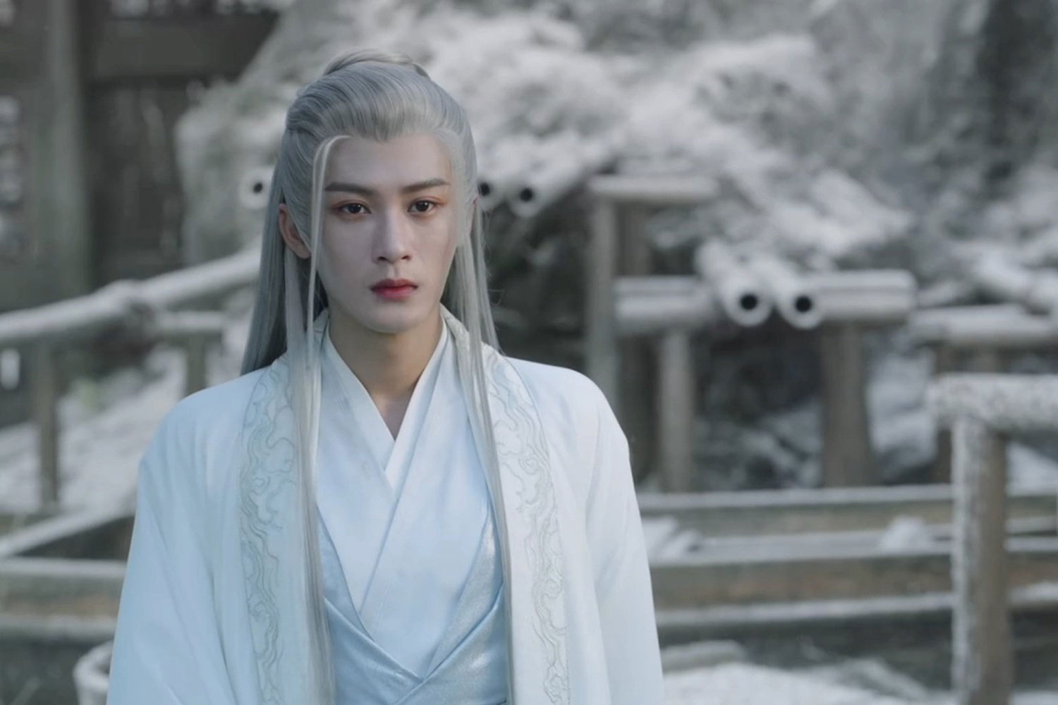 10 mỹ nam cổ trang đẹp nhất Trung Quốc: Trương Lăng Hách bét bảng, hạng 1 là hồ ly tinh xé truyện bước ra- Ảnh 4.