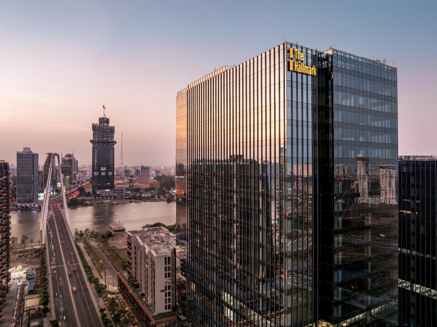 Từ The Hallmark đến Palm City: Chiến lược tích hợp đa ngành của Hướng Việt Properties - Ảnh 1. Từ The Hallmark đến Palm City: Chiến lược tích hợp đa ngành của Hướng Việt Properties - Ảnh 1.