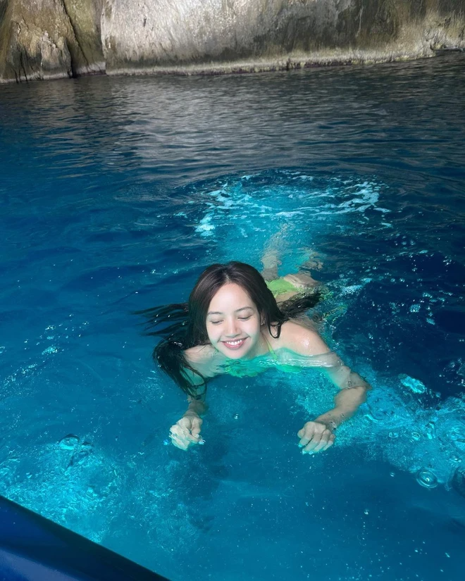 BLACKPINK mặc bikini: Lisa - Jennie cháy vô tận, Jisoo 10 năm vẫn là "ẩn số", riêng Rosé trước sau như 1- Ảnh 5.
