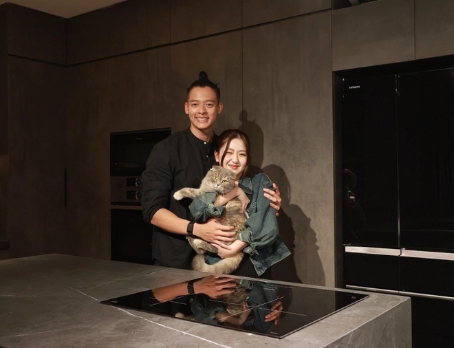 Tiểu thư Sài thành lấy chồng thạc sĩ điển trai: Sau đám cưới cổ tích mua luôn penthouse 11 tỷ, cả cõi mạng rần rần xin vía - Ảnh 1.