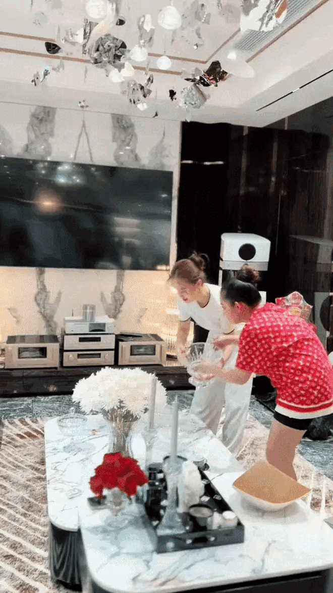 "Lọ Lem miền Tây" cưới thiếu gia Sài thành: Được mẹ chồng tặng biệt thự tân hôn trăm tỷ, tài trợ luôn nội thất xa hoa- Ảnh 4.