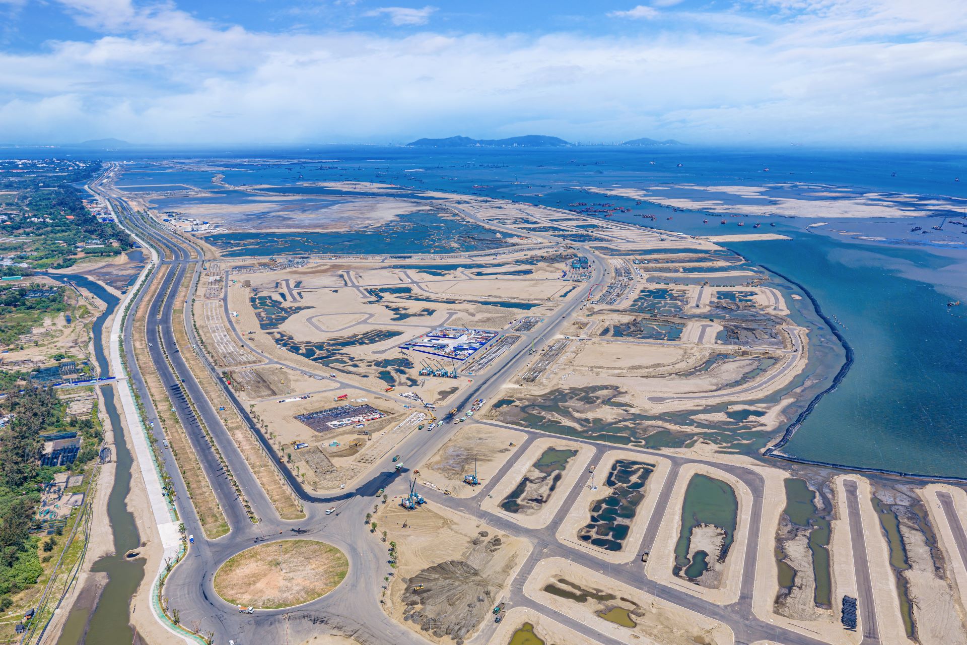 Vinhomes là doanh nghiệp bất động sản uy tín nhất Việt Nam lần thứ 8 - Ảnh 2. Vinhomes là doanh nghiệp bất động sản uy tín nhất Việt Nam lần thứ 8 - Ảnh 2.