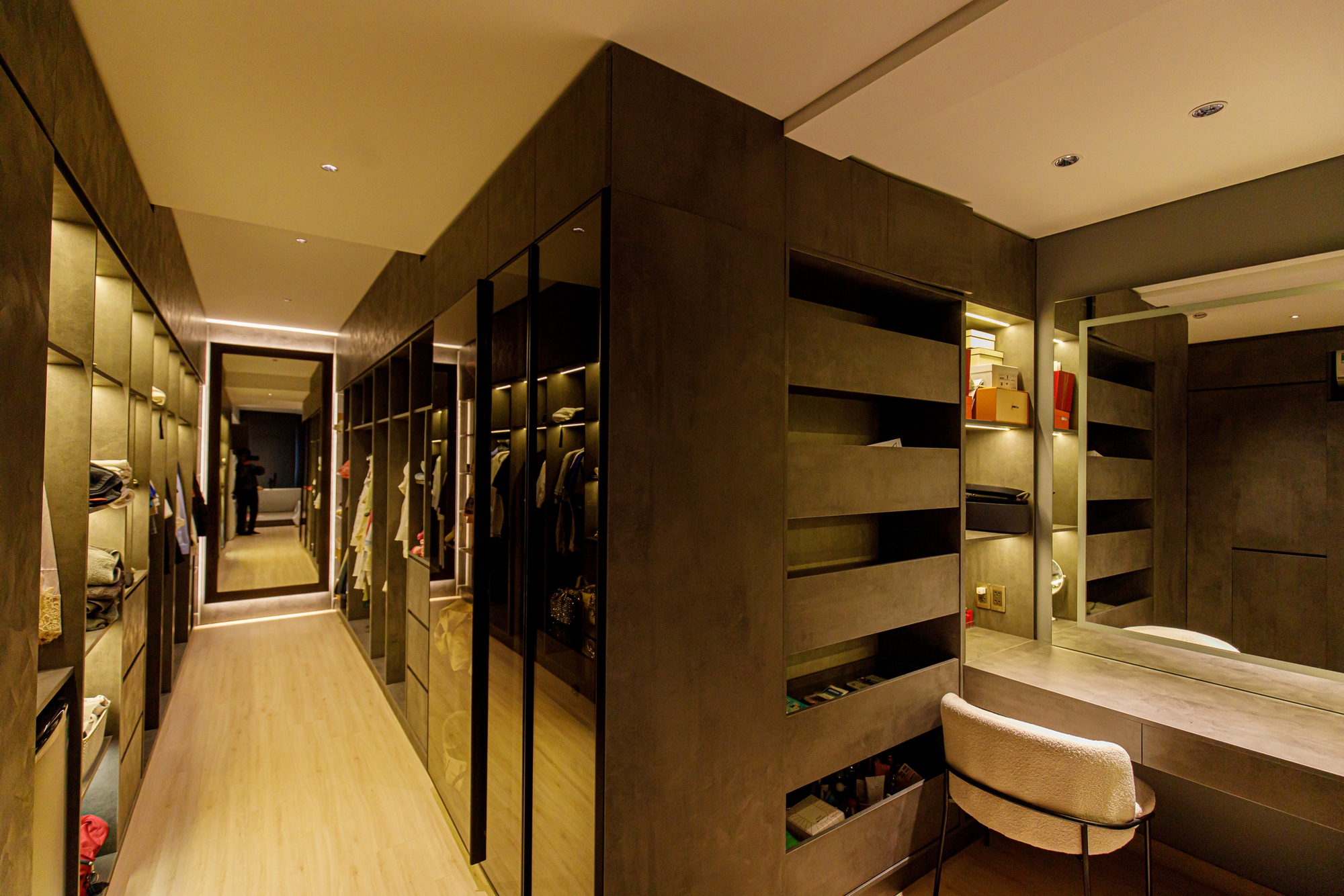 Tiểu thư Sài thành lấy chồng thạc sĩ điển trai: Sau đám cưới cổ tích mua luôn penthouse 11 tỷ, cả cõi mạng rần rần xin vía - Ảnh 11.