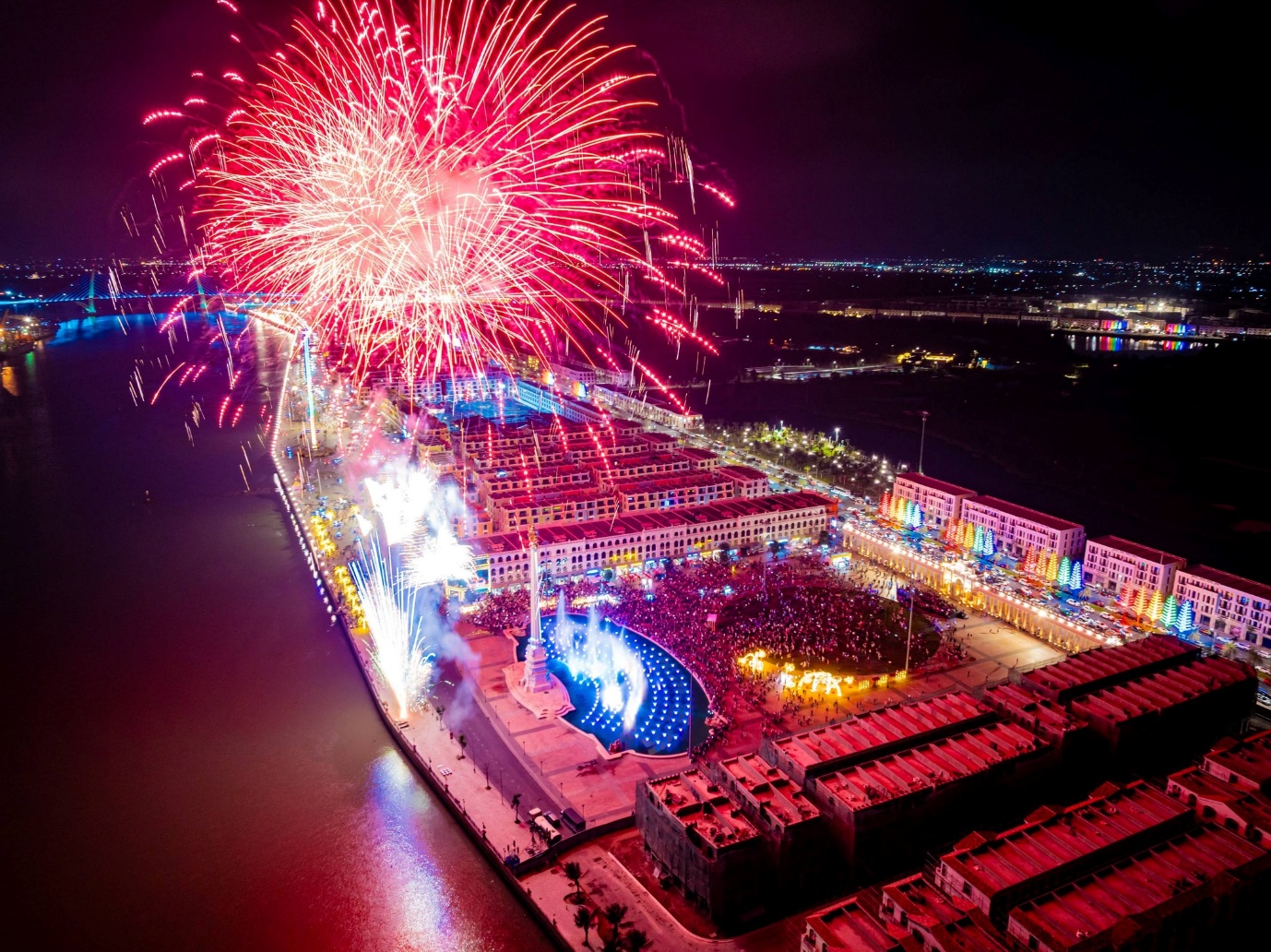 Vinhomes là doanh nghiệp bất động sản uy tín nhất Việt Nam lần thứ 8 - Ảnh 3. Vinhomes là doanh nghiệp bất động sản uy tín nhất Việt Nam lần thứ 8 - Ảnh 3.