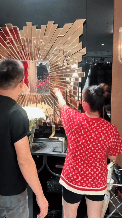 "Lọ Lem miền Tây" cưới thiếu gia Sài thành: Được mẹ chồng tặng biệt thự tân hôn trăm tỷ, tài trợ luôn nội thất xa hoa- Ảnh 8.