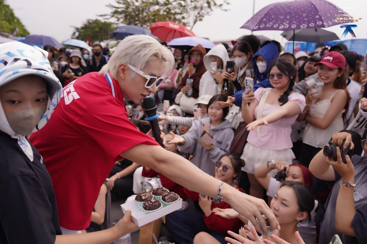 Hỏi trực tiếp trợ lý nghệ sĩ: Bóc trần góc khuất làm “osin” 24/7, chấp nhận không lương vì đam mê idol- Ảnh 5.