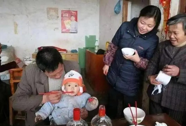 Bé 5 tháng tuổi suy gan sau bữa tiệc gia đình: Bác sĩ lo ngại vì "tình thương thiếu hiểu biết" của ông nội- Ảnh 1.