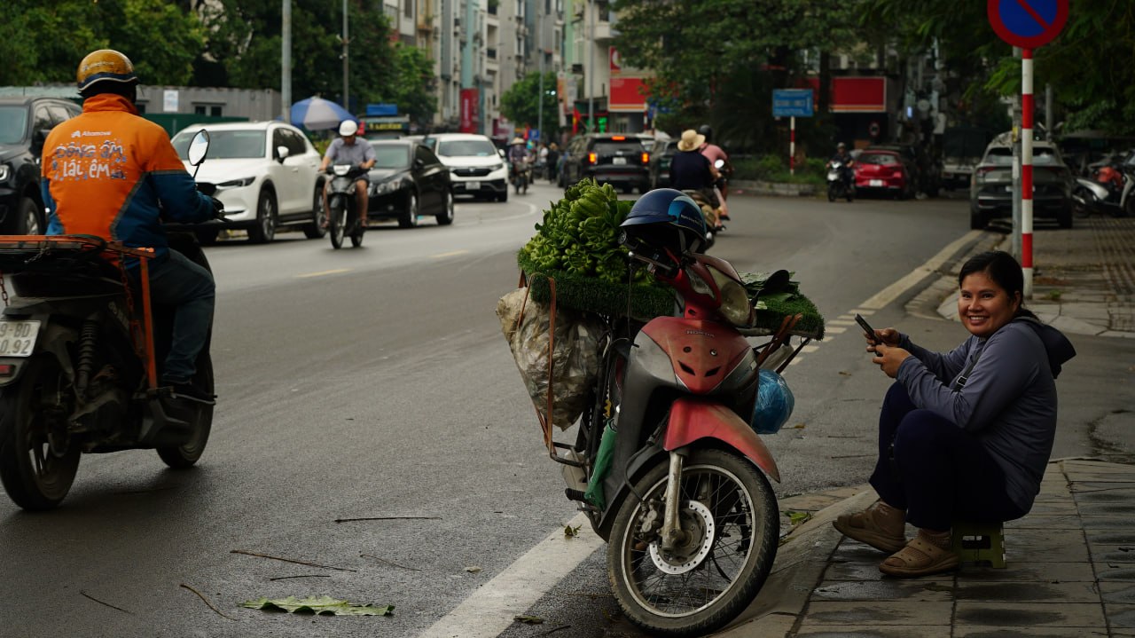 Cảnh tượng hiếm thấy ở Hà Nội lúc 9h sáng - Ảnh 13.