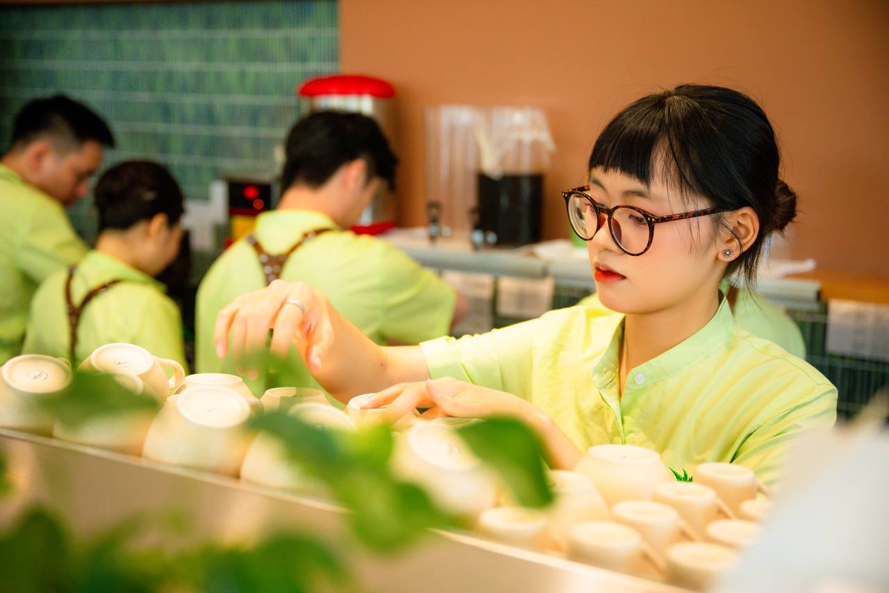 Quán cafe khủng ngay trong khuôn viên trường đại học đẹp nhất Việt Nam: Giao diện 