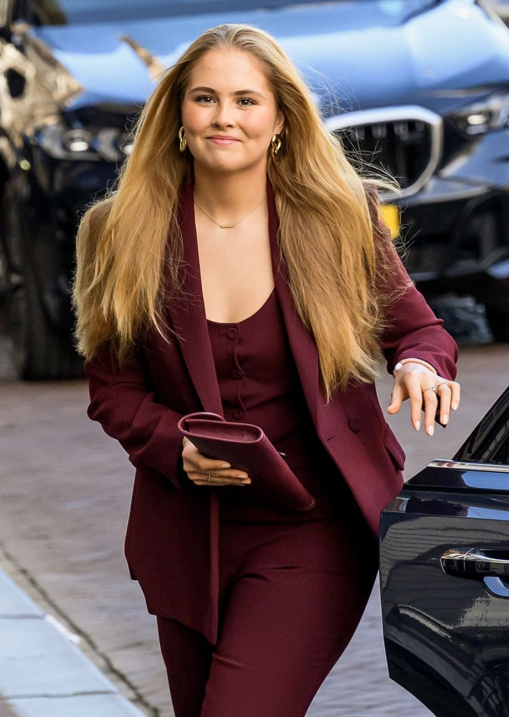 Từng phải bỏ trốn khỏi Amsterdam, Công chúa Hà Lan ngày trở lại gây bất ngờ: Diện đồ Mango cũ, dạo từ phòng thí nghiệm đến hộp đêm- Ảnh 3.