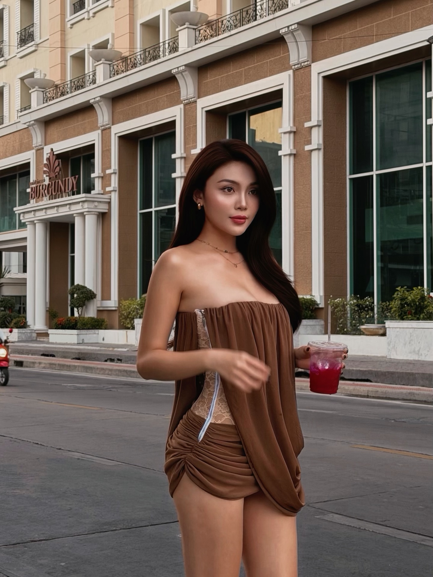 Bạn gái Michael Trương gây sốc với trang phục dự sự kiện như đang... nude!- Ảnh 4.