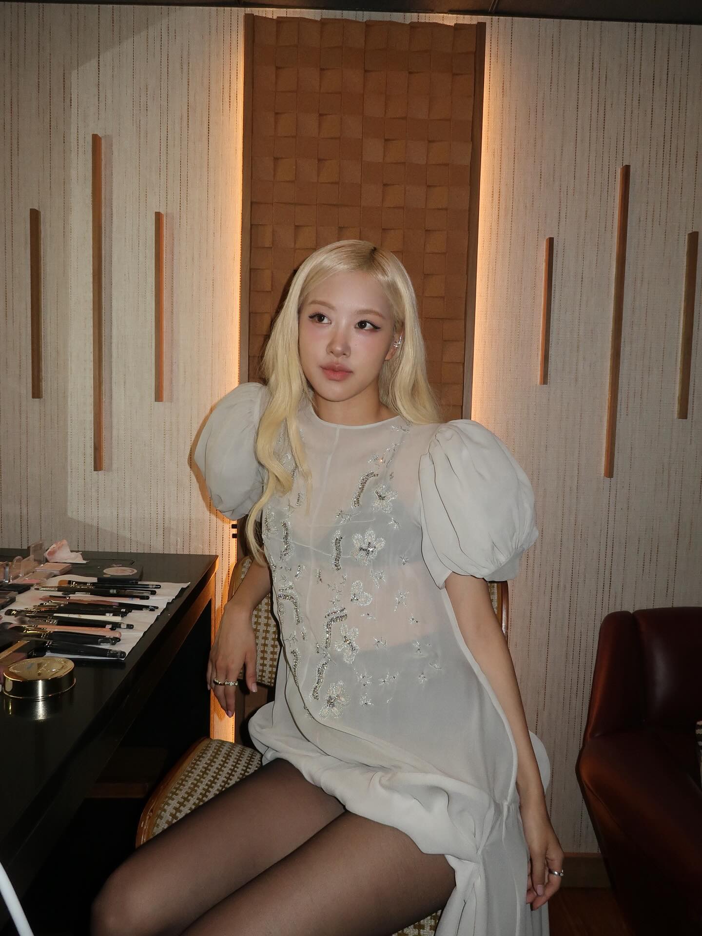 Rosé mặc váy siêu ngắn tại Coachella, để lộ món đồ giá rẻ giúp đôi chân nuột nà tức thì- Ảnh 8.