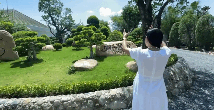 Nữ diễn viên từng nhận cát-xê 30 cây vàng, tuổi 54 sống chill trong biệt thự 3.000m² ở Bình Dương- Ảnh 5.
