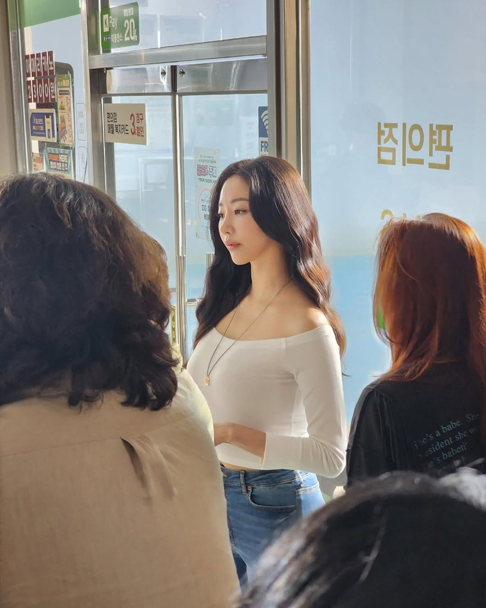 Kim Sa Rang U50 vẫn trẻ như đôi mươi, xứng danh "nữ thần không tuổi" Hàn Quốc: Ngày nào cũng dùng kem chống nắng kiểu này thì còn lâu mới già! - Ảnh 1.