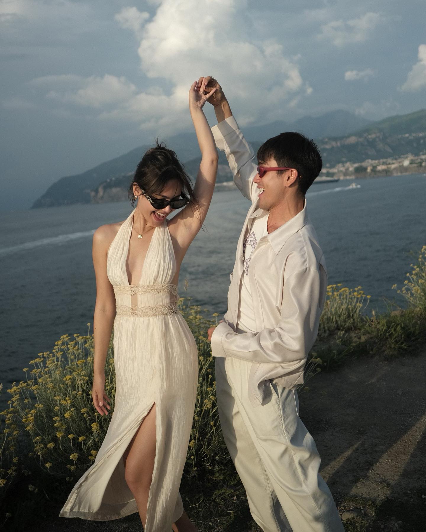 Cô gái đi dạo bất ngờ thành siêu sao được 200 brand săn lùng, tuổi 33 lấy chồng đẹp trai hàng top thế giới- Ảnh 5.