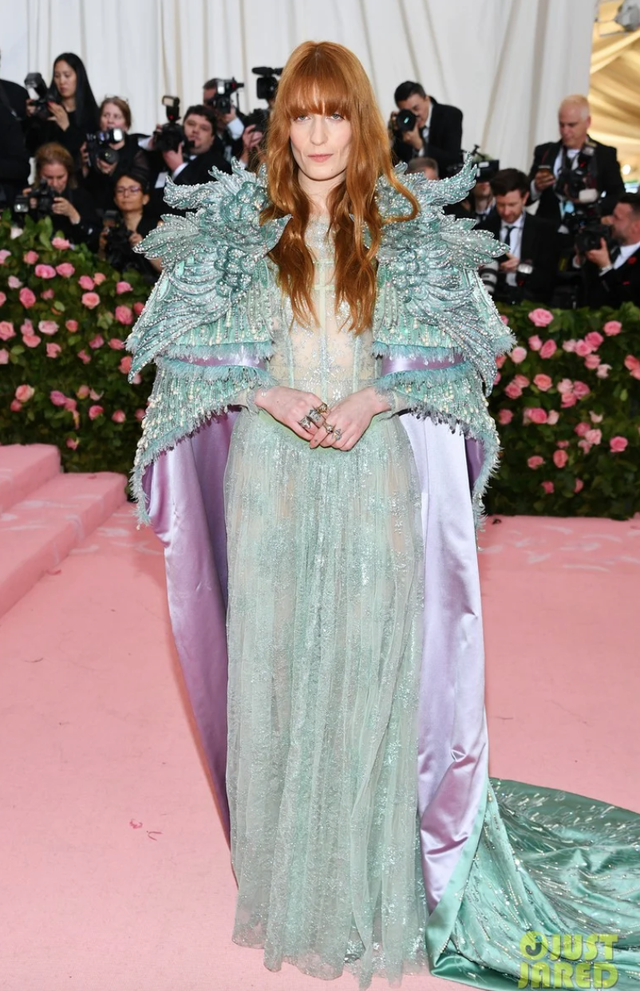 Chưa có mùa Met Gala nào mà ai cũng "mặc hề" đến vậy, 7 năm trôi qua nhưng dân tình vẫn chế meme một người- Ảnh 8.